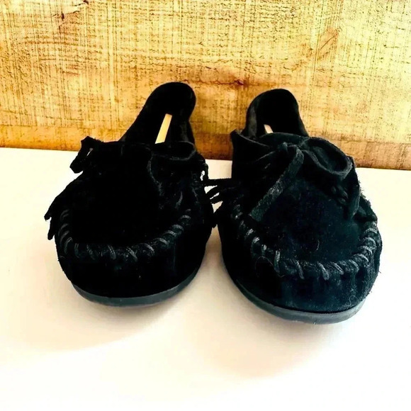 NWOT Minnetonka Suede Kilty Moccasins - Picture 5 of 9